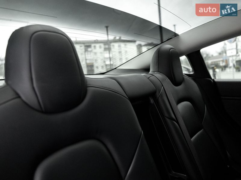 Седан Tesla Model 3 2018 в Житомирі