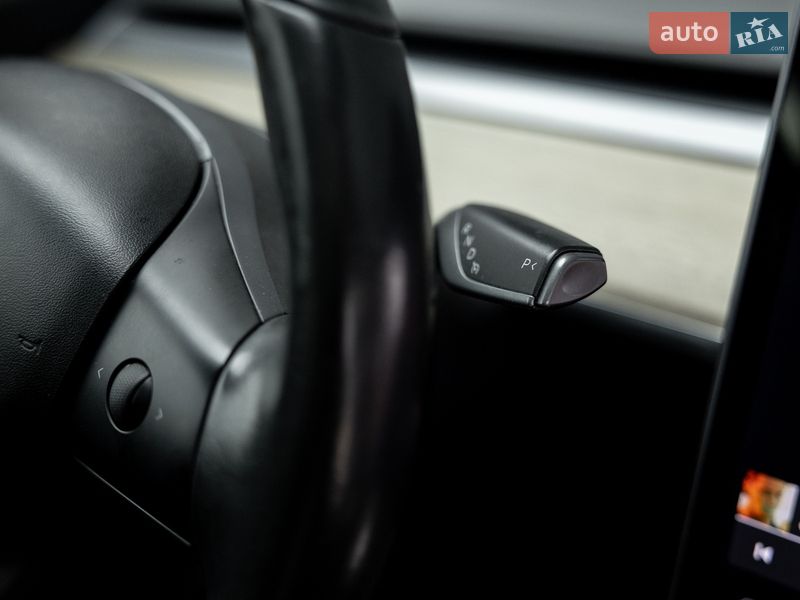 Седан Tesla Model 3 2018 в Житомирі