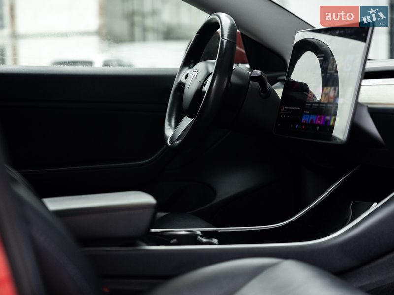 Седан Tesla Model 3 2018 в Житомирі