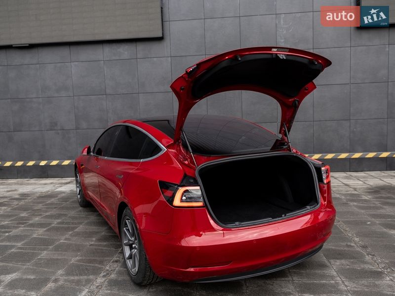 Седан Tesla Model 3 2018 в Житомирі
