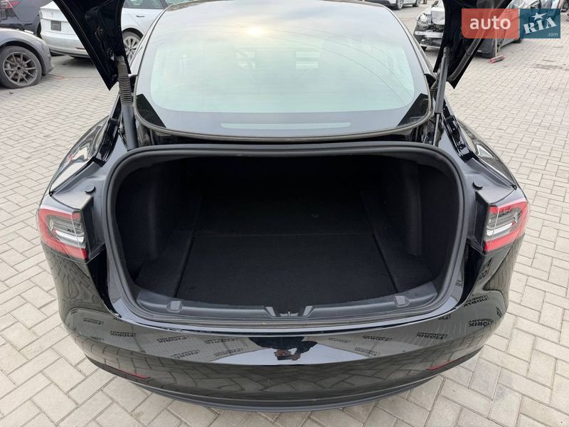 Седан Tesla Model 3 2023 в Луцке фото 10 Седан Tesla Model 3 2023 в Луцке