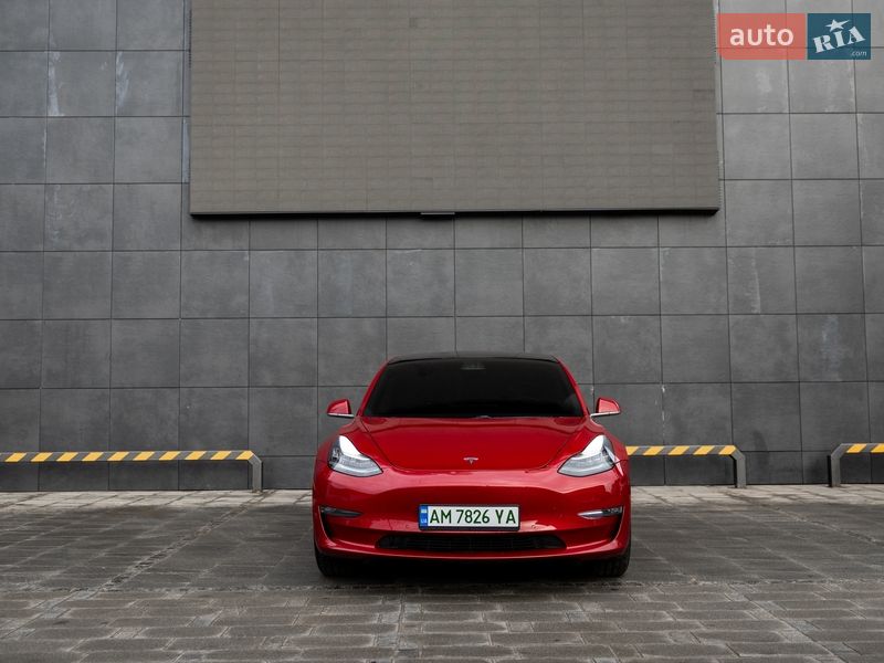 Седан Tesla Model 3 2018 в Житомирі