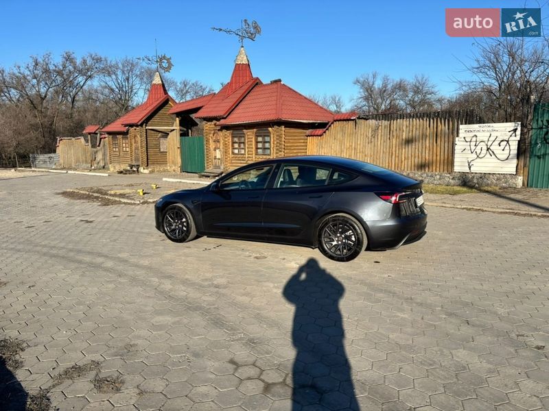 Седан Tesla Model 3 2025 в Днепре