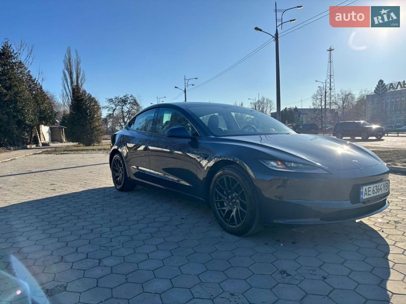 Седан Tesla Model 3 2025 в Днепре