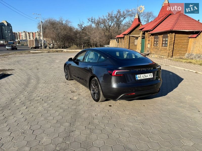 Седан Tesla Model 3 2025 в Днепре