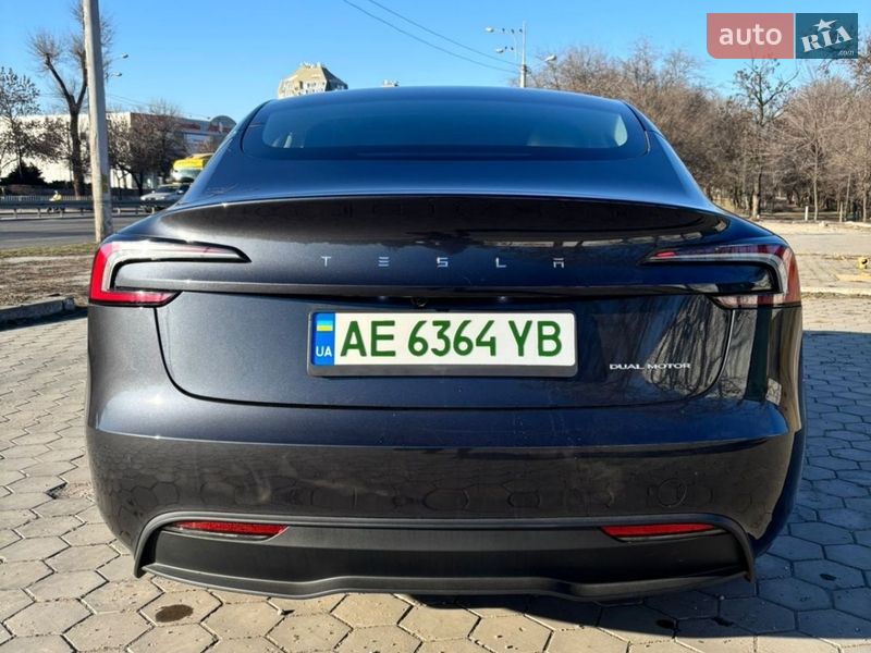 Седан Tesla Model 3 2025 в Днепре