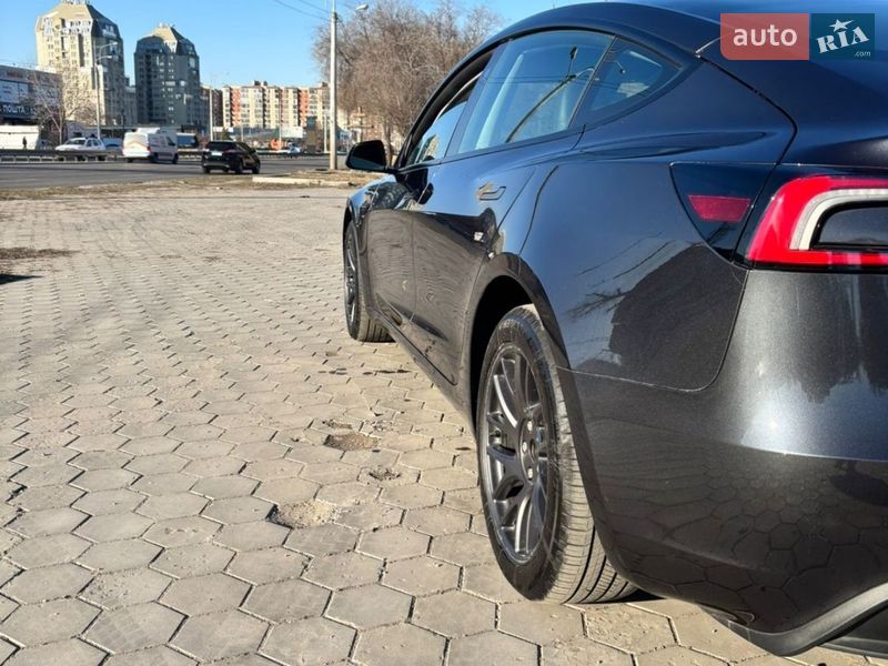 Седан Tesla Model 3 2025 в Днепре
