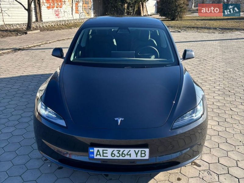 Седан Tesla Model 3 2025 в Днепре