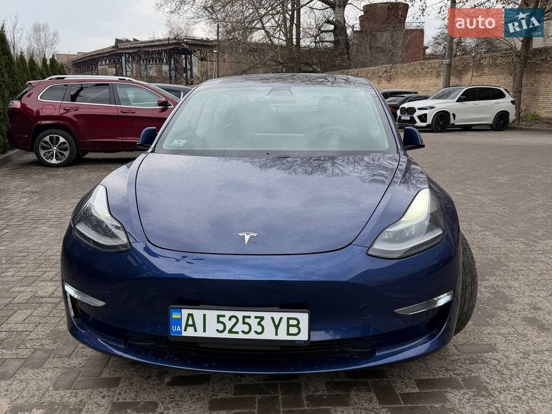 Седан Tesla Model 3 2021 в Києві