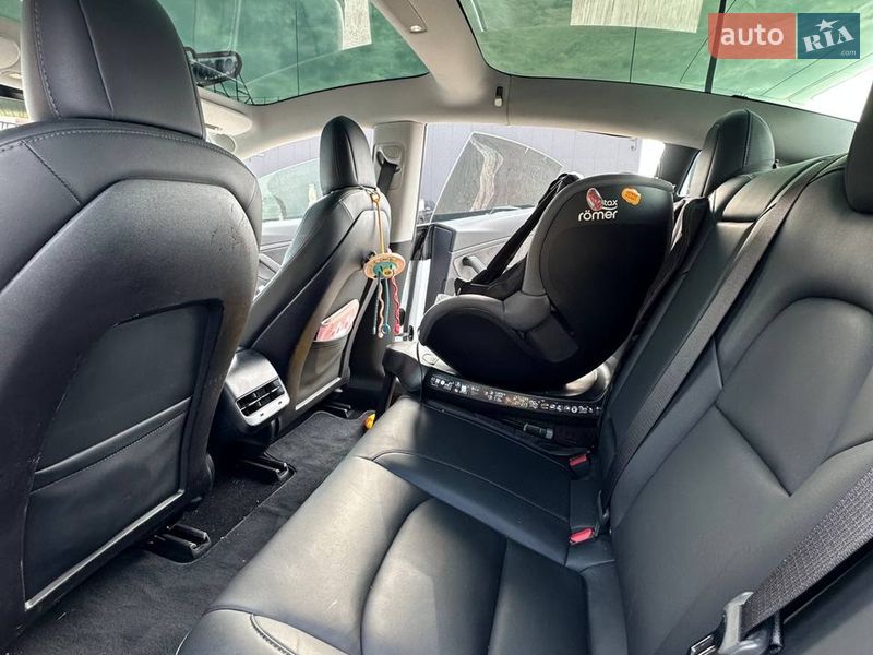 Седан Tesla Model 3 2019 в Києві