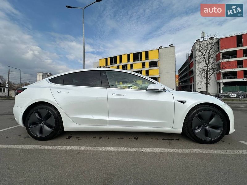 Седан Tesla Model 3 2019 в Києві