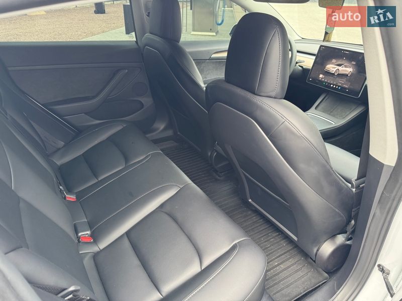 Седан Tesla Model 3 2022 в Киеве