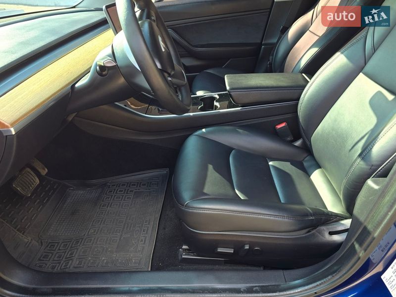 Седан Tesla Model 3 2019 в Полтаве