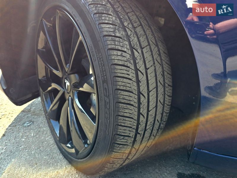 Седан Tesla Model 3 2019 в Полтаве