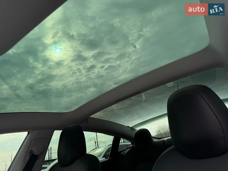 Седан Tesla Model 3 2019 в Киеве