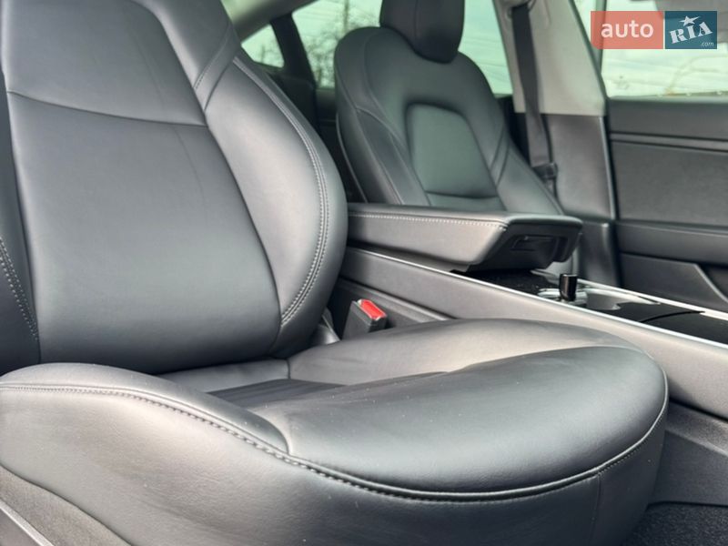 Седан Tesla Model 3 2019 в Киеве