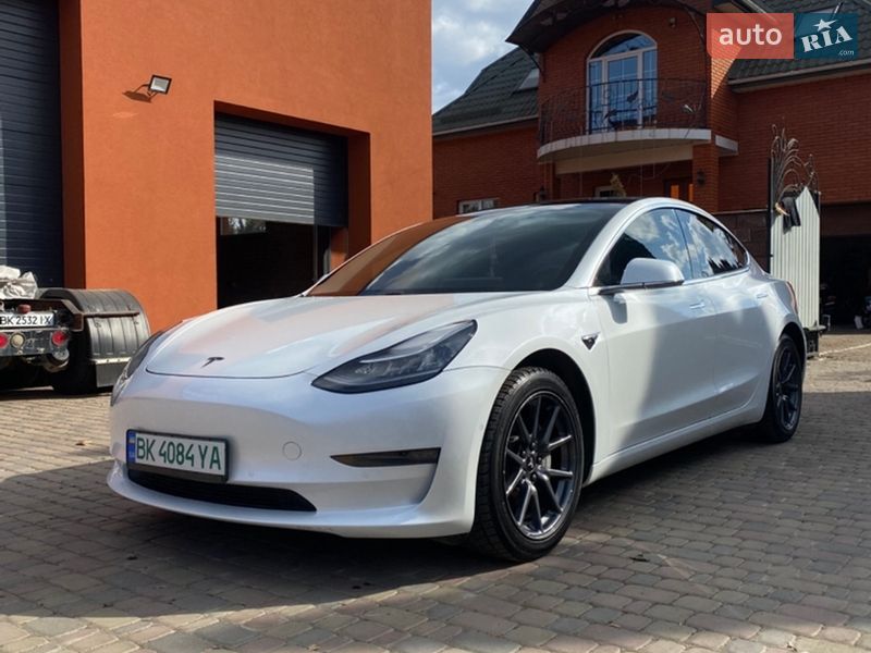 Tesla Model 3 2019