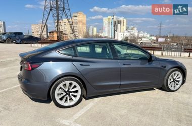Седан Tesla Model 3 2022 в Киеве