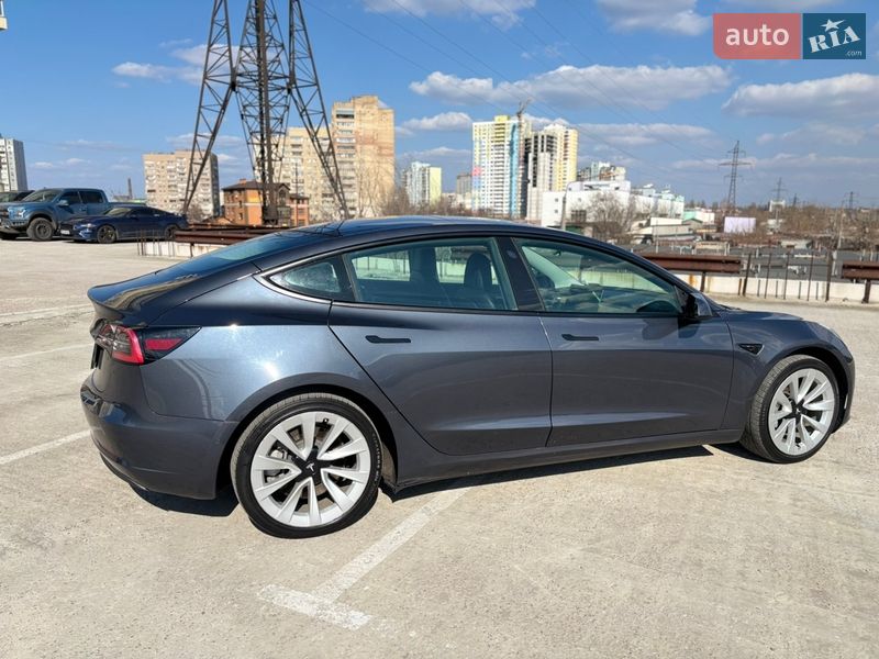 Седан Tesla Model 3 2022 в Киеве