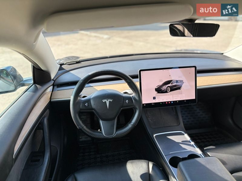 Седан Tesla Model 3 2022 в Киеве