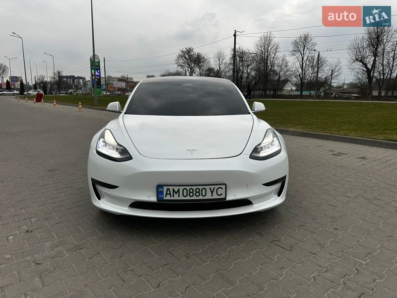 Седан Tesla Model 3 2019 в Житомирі