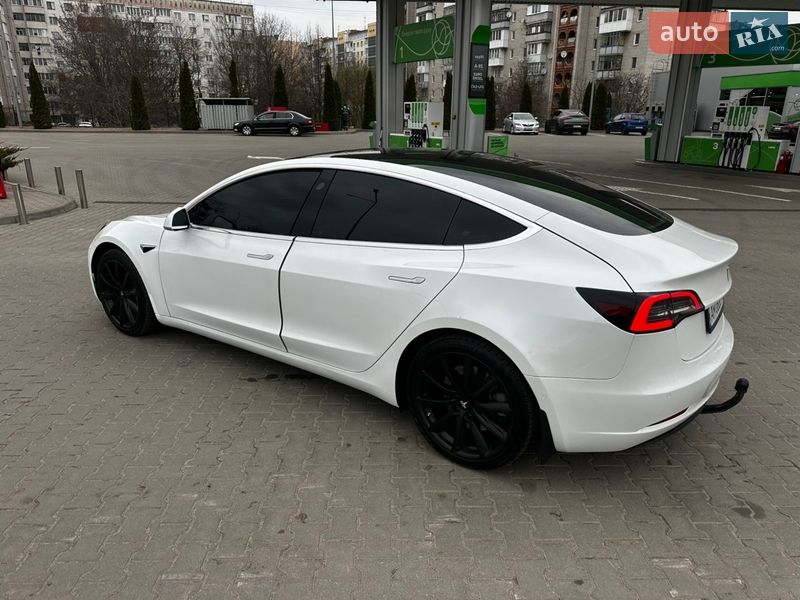 Седан Tesla Model 3 2019 в Житомирі
