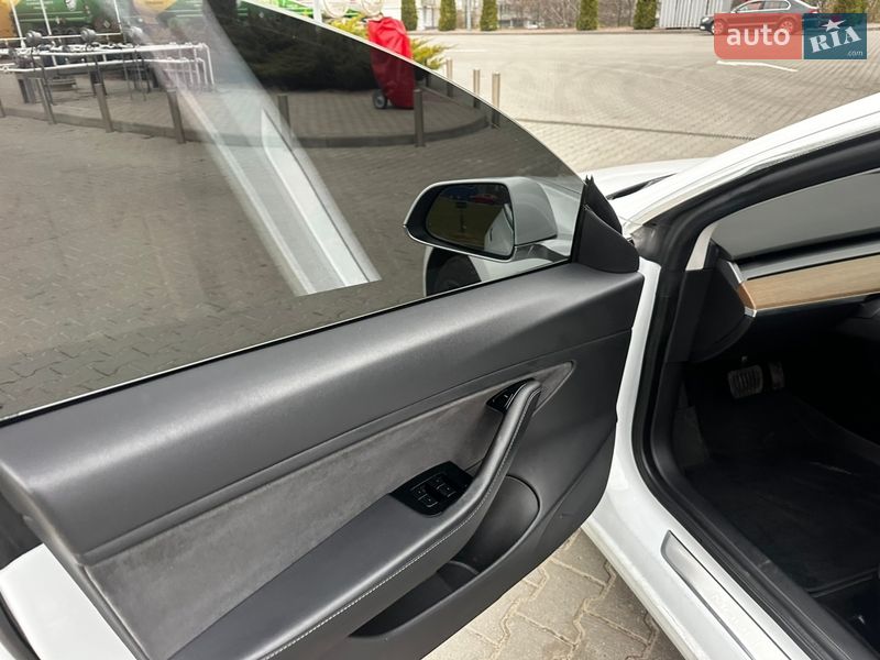 Седан Tesla Model 3 2019 в Житомирі