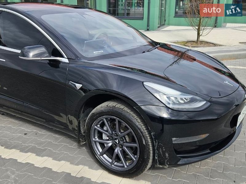 Седан Tesla Model 3 2018 в Ирпене