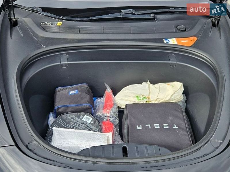 Седан Tesla Model 3 2018 в Ирпене