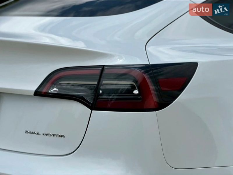 Седан Tesla Model 3 2023 в Києві