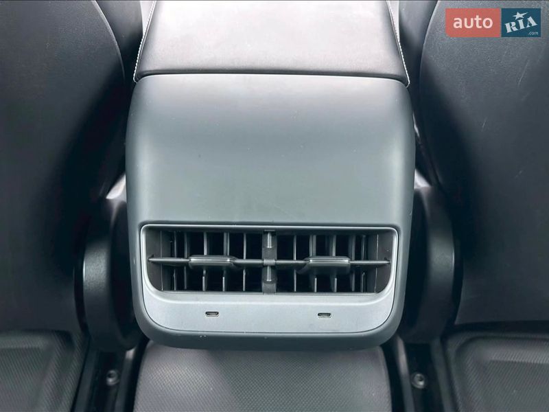 Седан Tesla Model 3 2023 в Києві