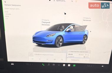 Седан Tesla Model 3 2022 в Львове