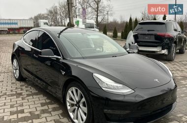 Седан Tesla Model 3 2020 в Бучаче