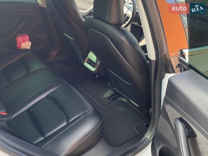 Седан Tesla Model 3 2019 в Рівному