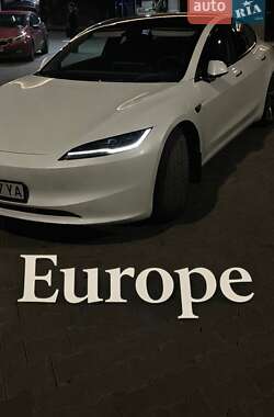Седан Tesla Model 3 2023 в Ужгороде