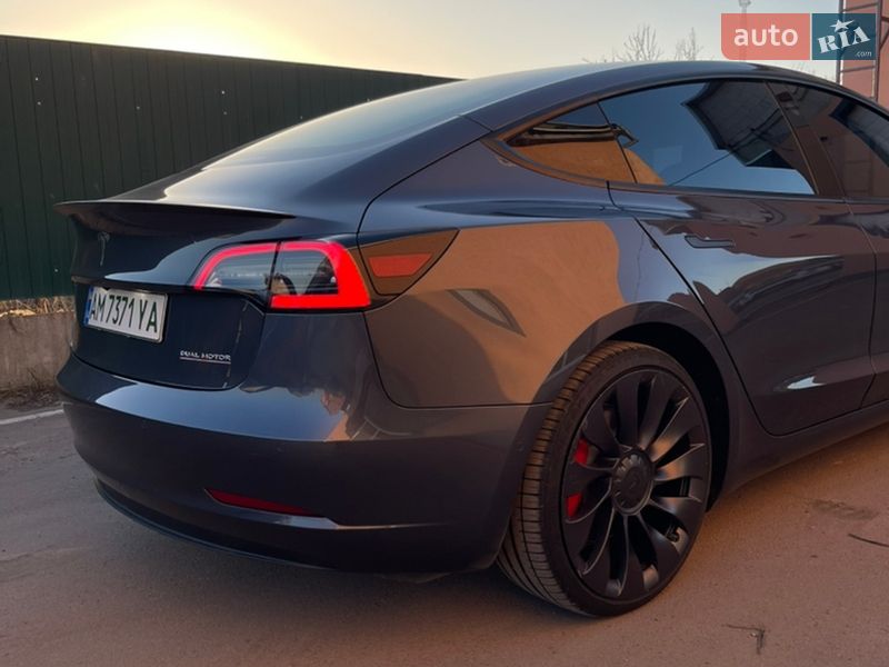 Седан Tesla Model 3 2021 в Коростене