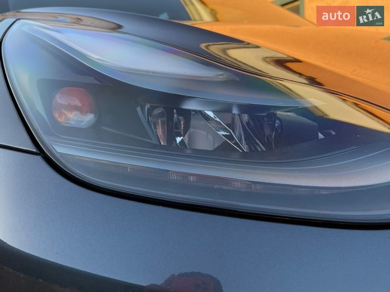 Седан Tesla Model 3 2021 в Коростені