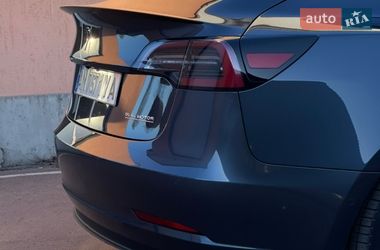 Седан Tesla Model 3 2021 в Коростене