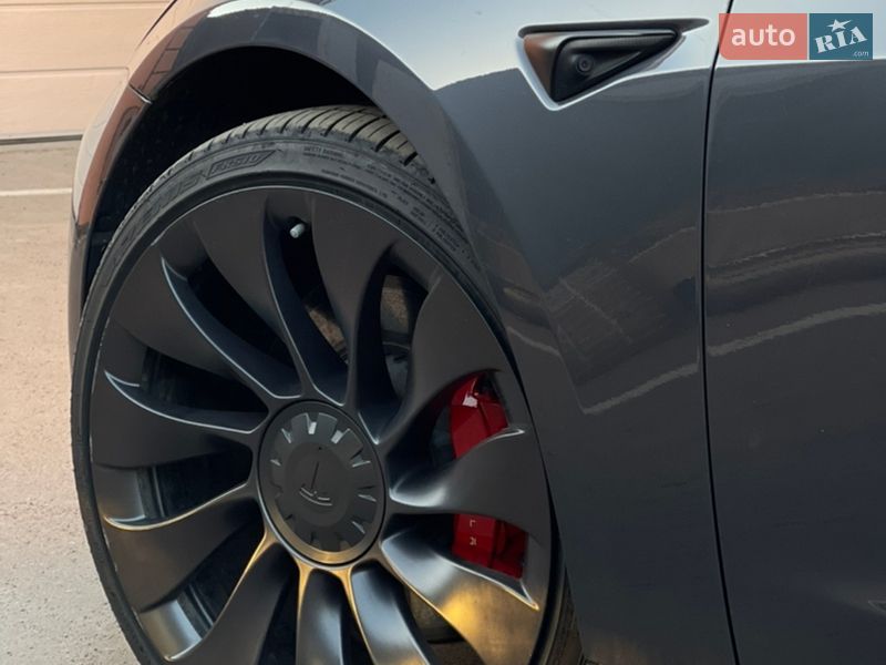 Седан Tesla Model 3 2021 в Коростене
