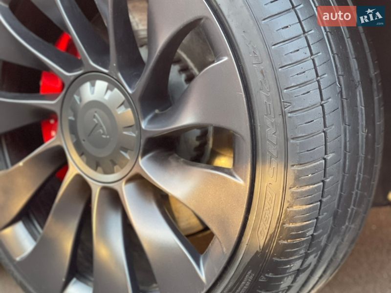 Седан Tesla Model 3 2021 в Коростене