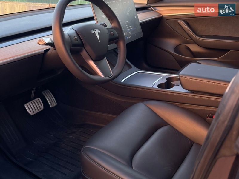 Седан Tesla Model 3 2021 в Коростені