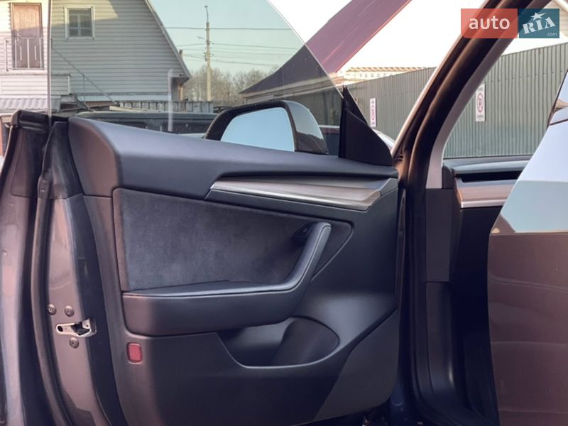 Седан Tesla Model 3 2021 в Коростене