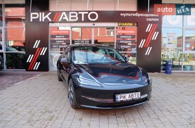 Седан Tesla Model 3 2024 в Львове