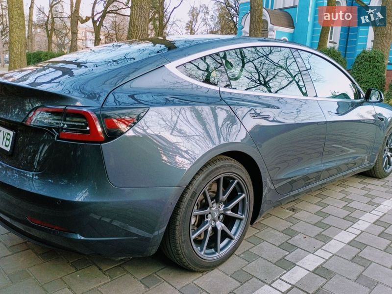 Седан Tesla Model 3 2019 в Киеве