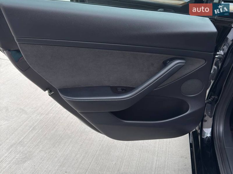 Седан Tesla Model 3 2022 в Ківерцях