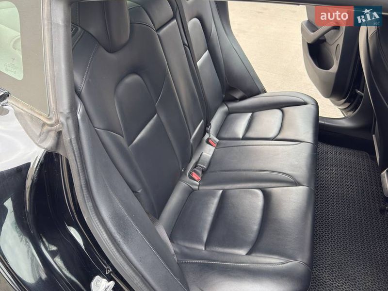 Седан Tesla Model 3 2022 в Ківерцях