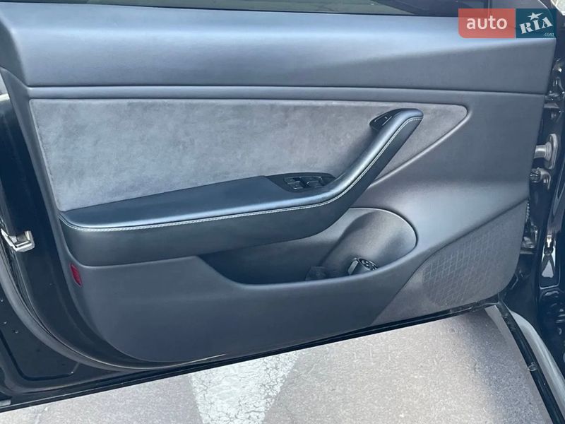 Седан Tesla Model 3 2019 в Киеве