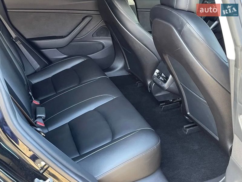 Седан Tesla Model 3 2019 в Киеве