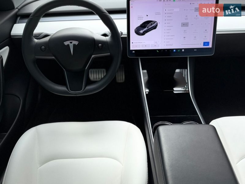 Седан Tesla Model 3 2019 в Чернігові