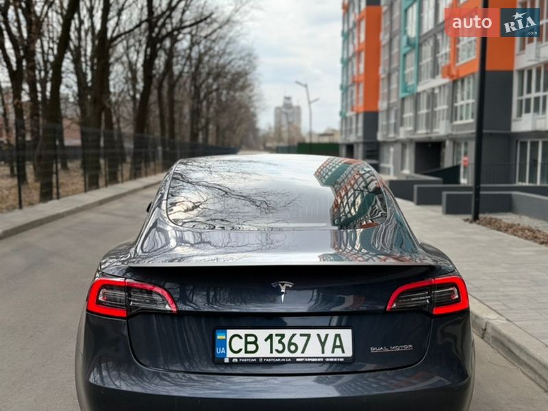 Седан Tesla Model 3 2019 в Чернігові